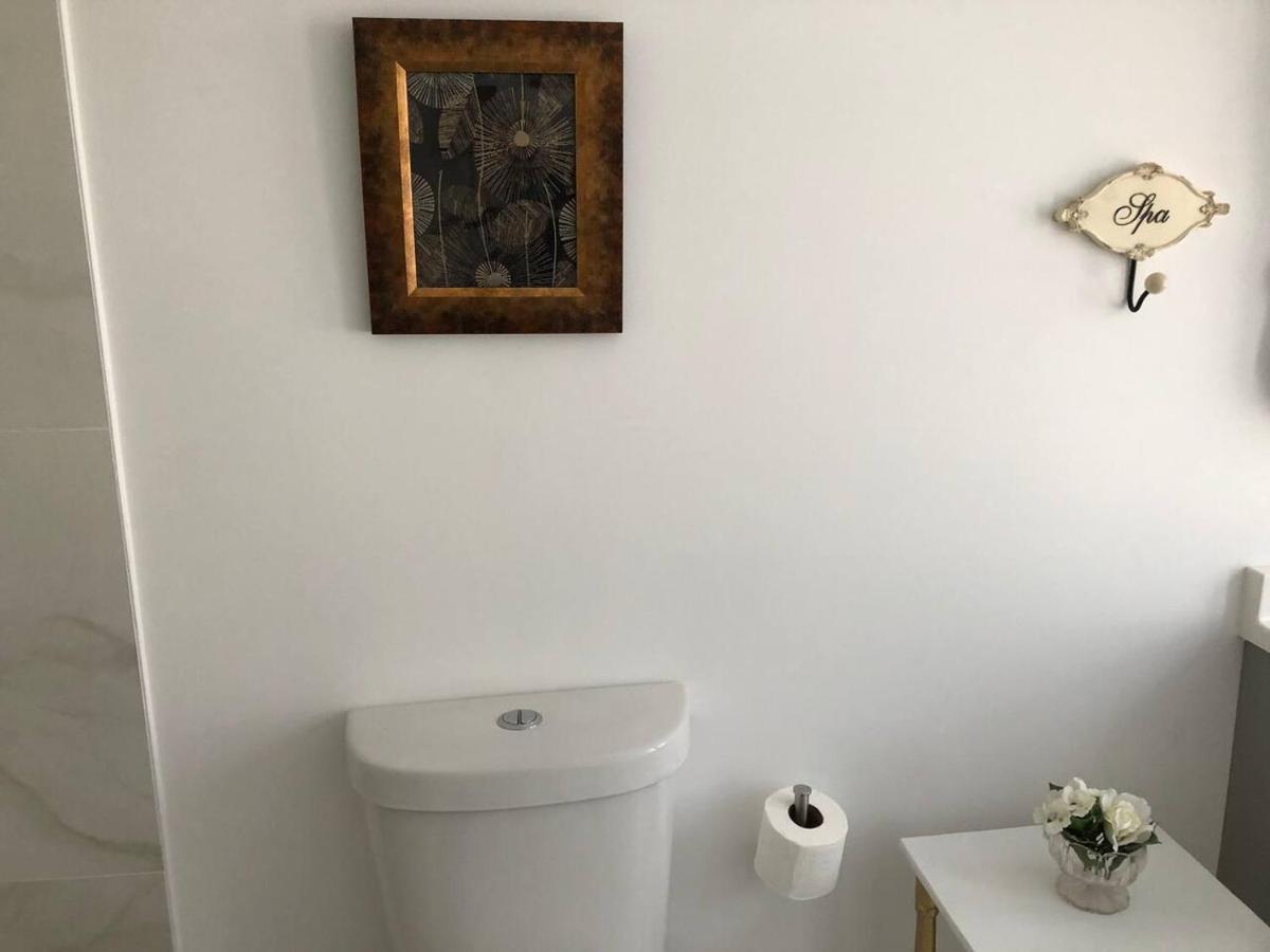 Private Suite Mins From Mia Free Parking Miami Exterior photo